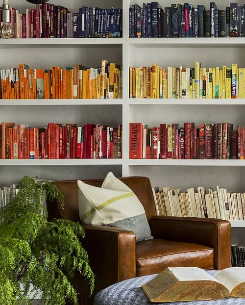 thiet-ke-ke-de-treo tuong-trong-nha-an-tuong